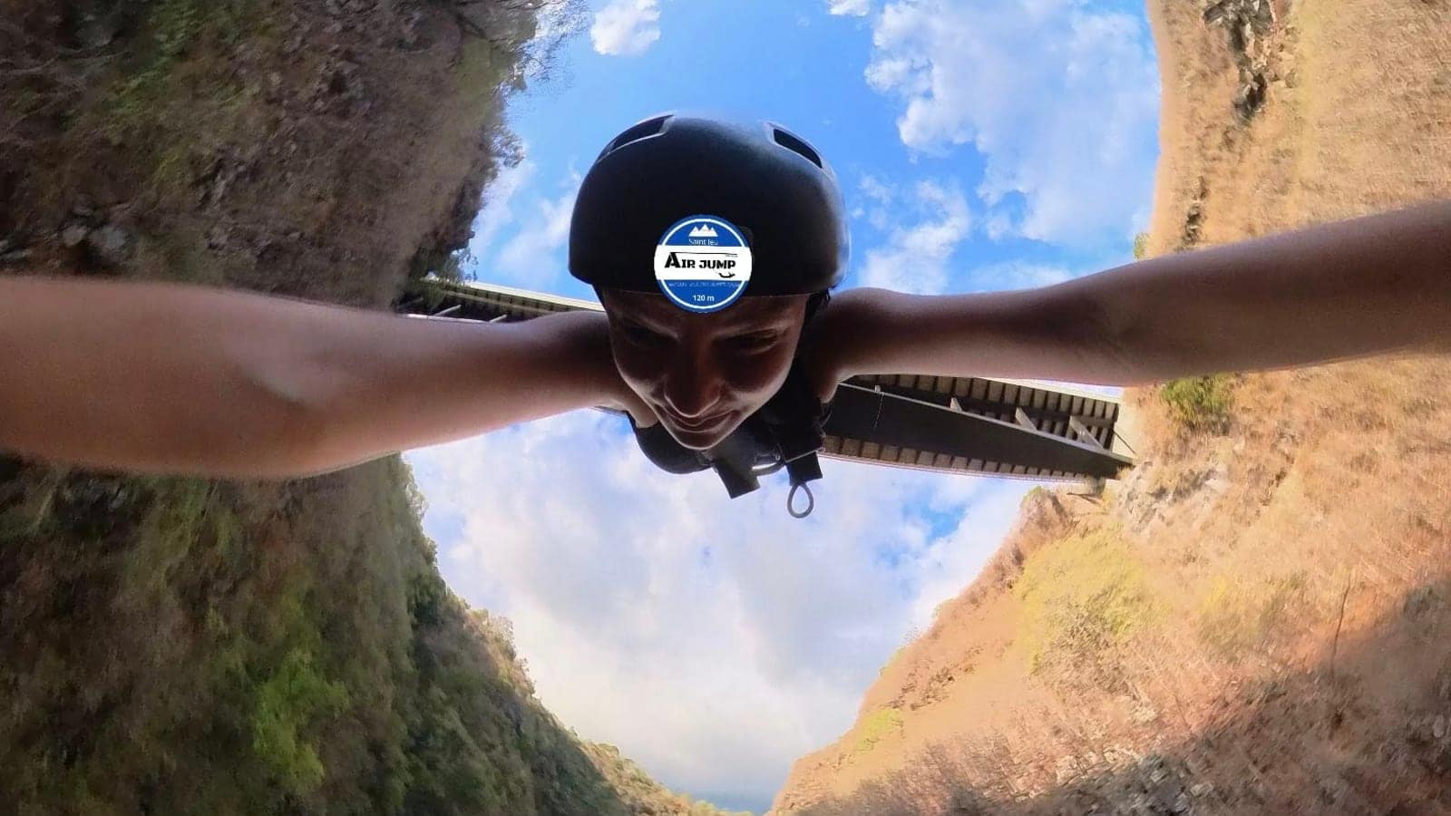 Le point de saut du viaduc, vue sur l'océan Indien