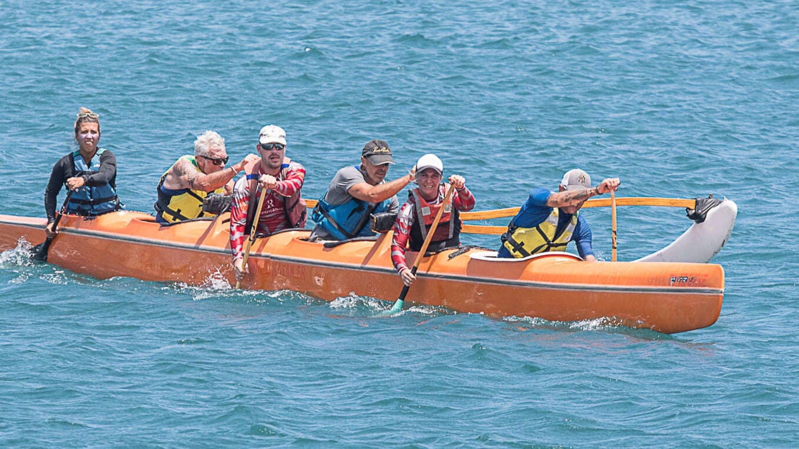 Pirogue hawaïenne va'a, format 6 places synchronisées