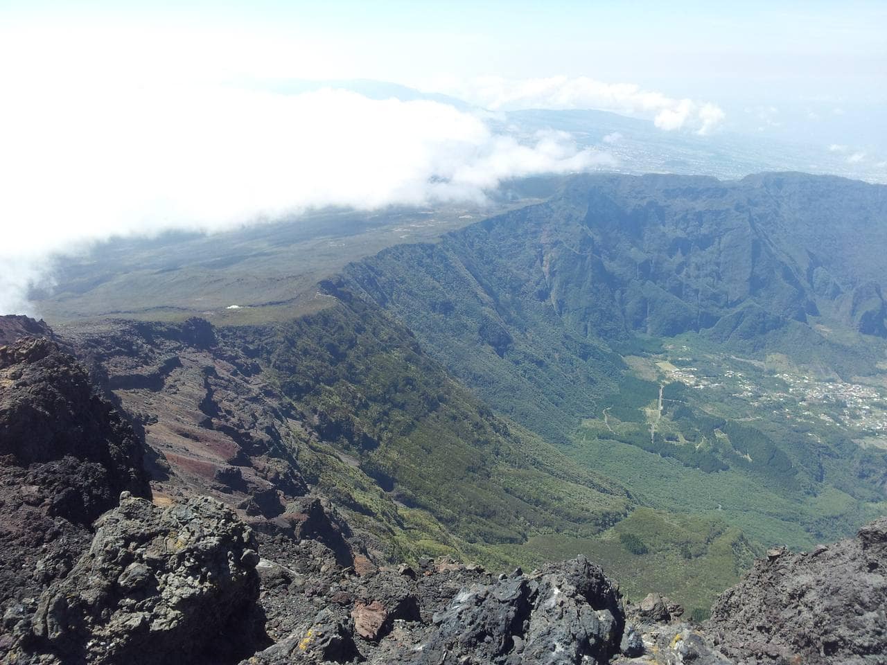Mer de nuages sous le Piton des Neiges