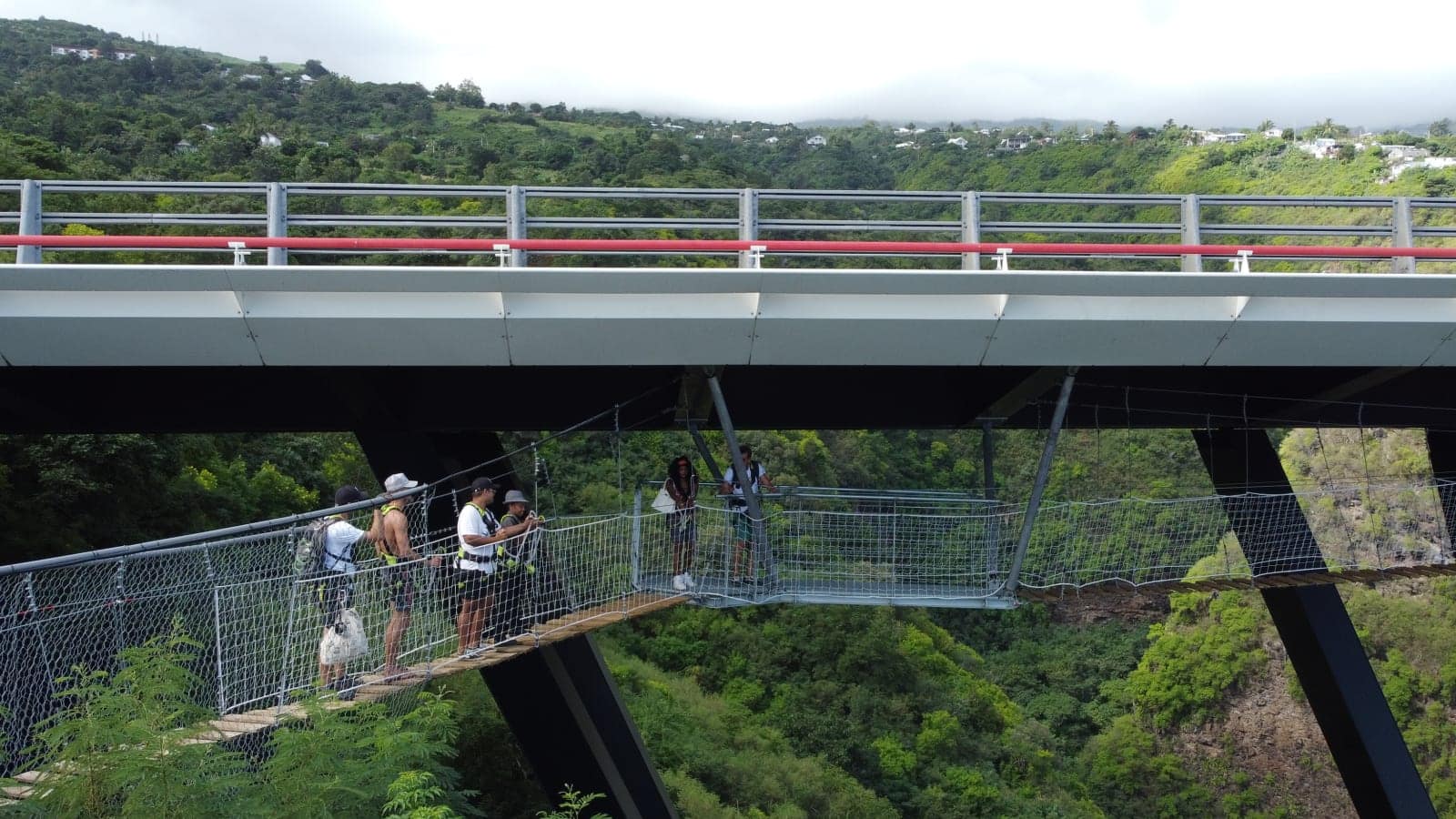 Le viaduc de la Ravine Fontaine (120 m), le plus haut saut de France