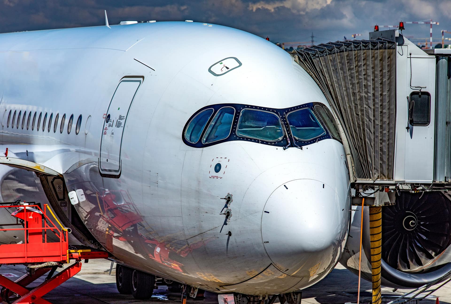 Airbus A350 à l'embarquement, tarmac au petit jour