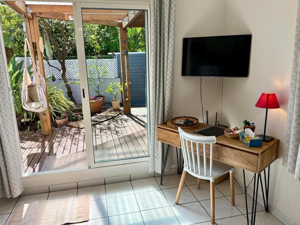 Séjour ouvert sur la terrasse et le hamac · © Tec-Tec