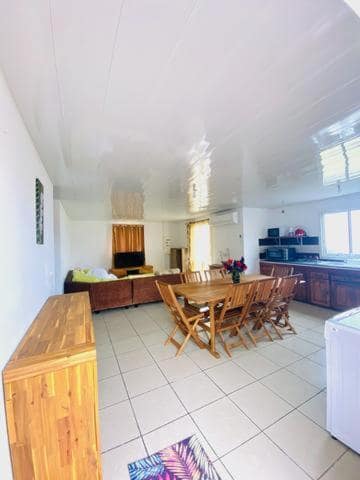 Séjour et coin repas de la case · © Case Vi d'O
