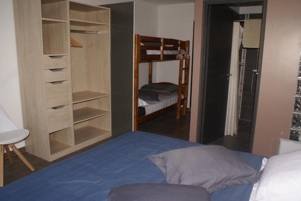 Salle de bains privative moderne · © Les Quatres Saisons