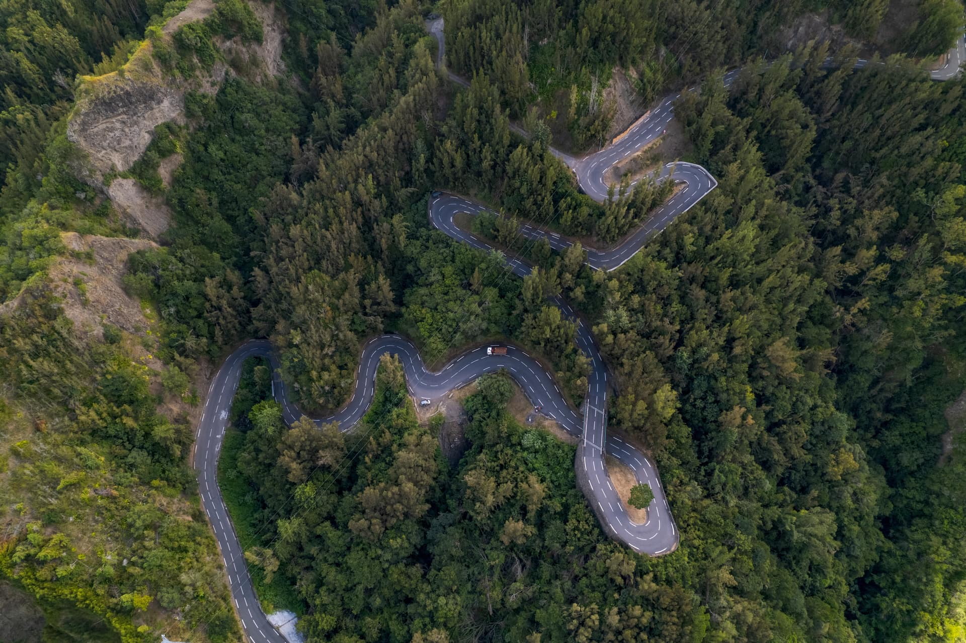 La route des 400 virages vers Cilaos, exemple des lacets de l'île