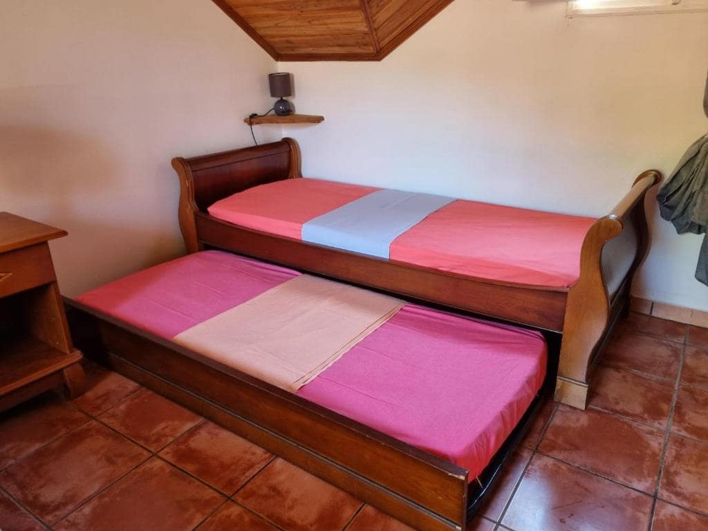 La chambre principale, lit gigogne · © COSY Montagne