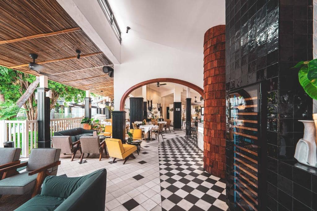 Le restaurant Lambrecoeur, décor design chic · © Doudou Hôtel