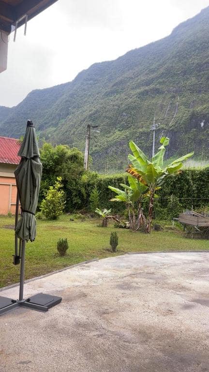 Jardin plein cadre sur les remparts · © Le repaire de la mare