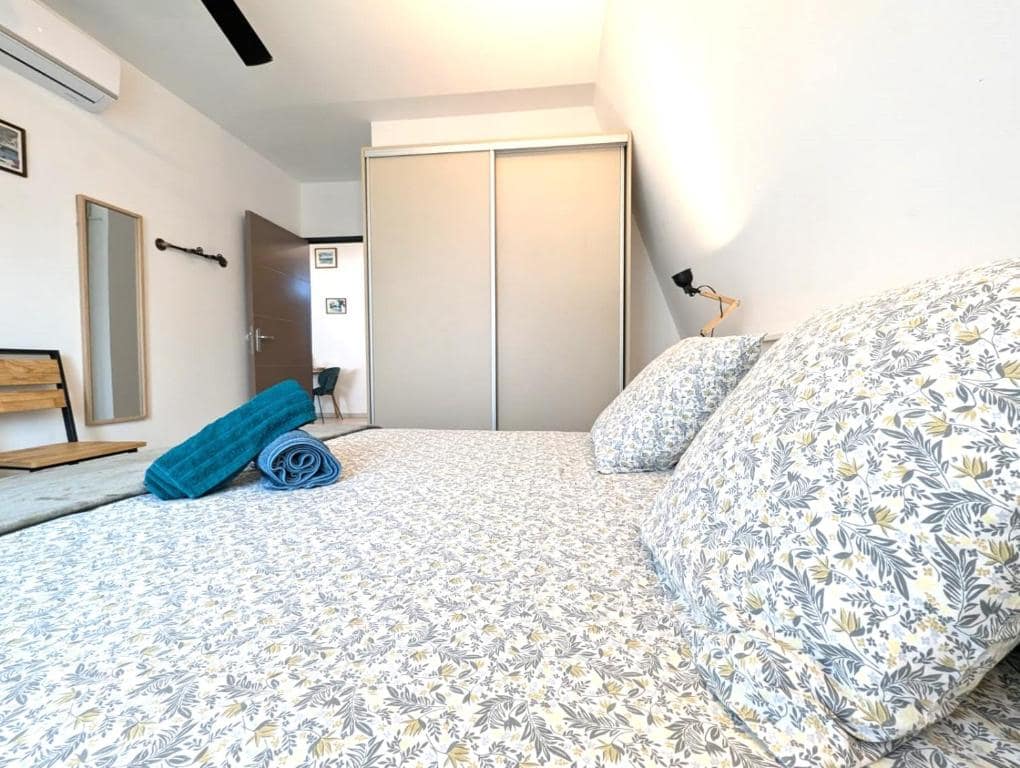 Chambre principale avec penderie et coiffeuse · © Le Zanlik