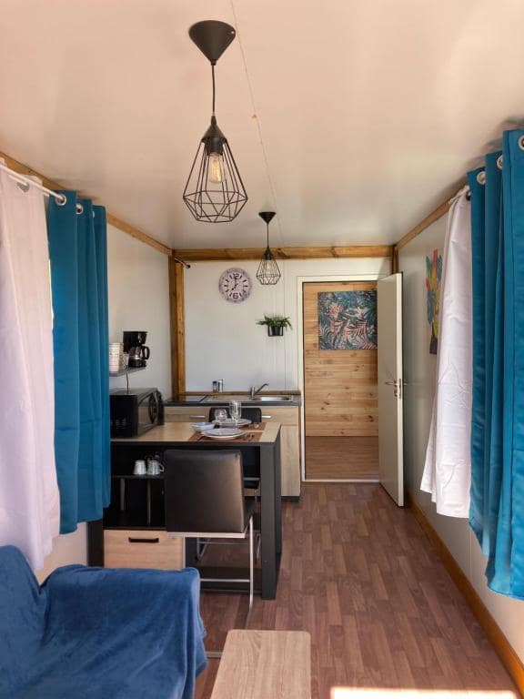 Kitchenette équipée pour deux · © Les Capucines