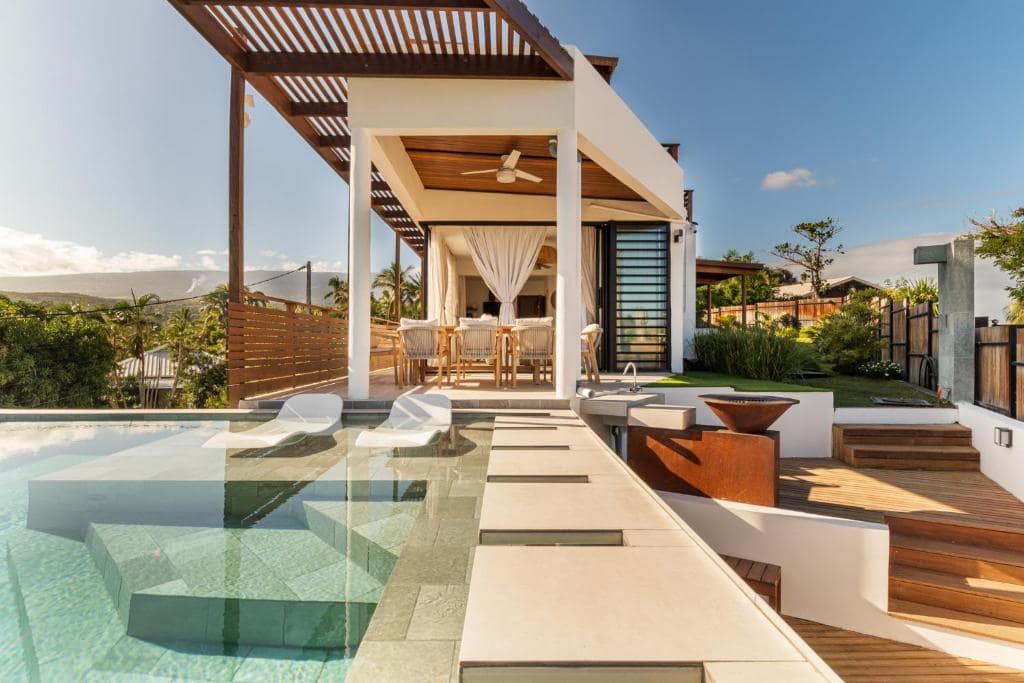 Villa Calinéa et sa piscine à débordement, Les Horizons de Grand Fond, hauts de Saint-Gilles · © Les Horizons de Grand Fond