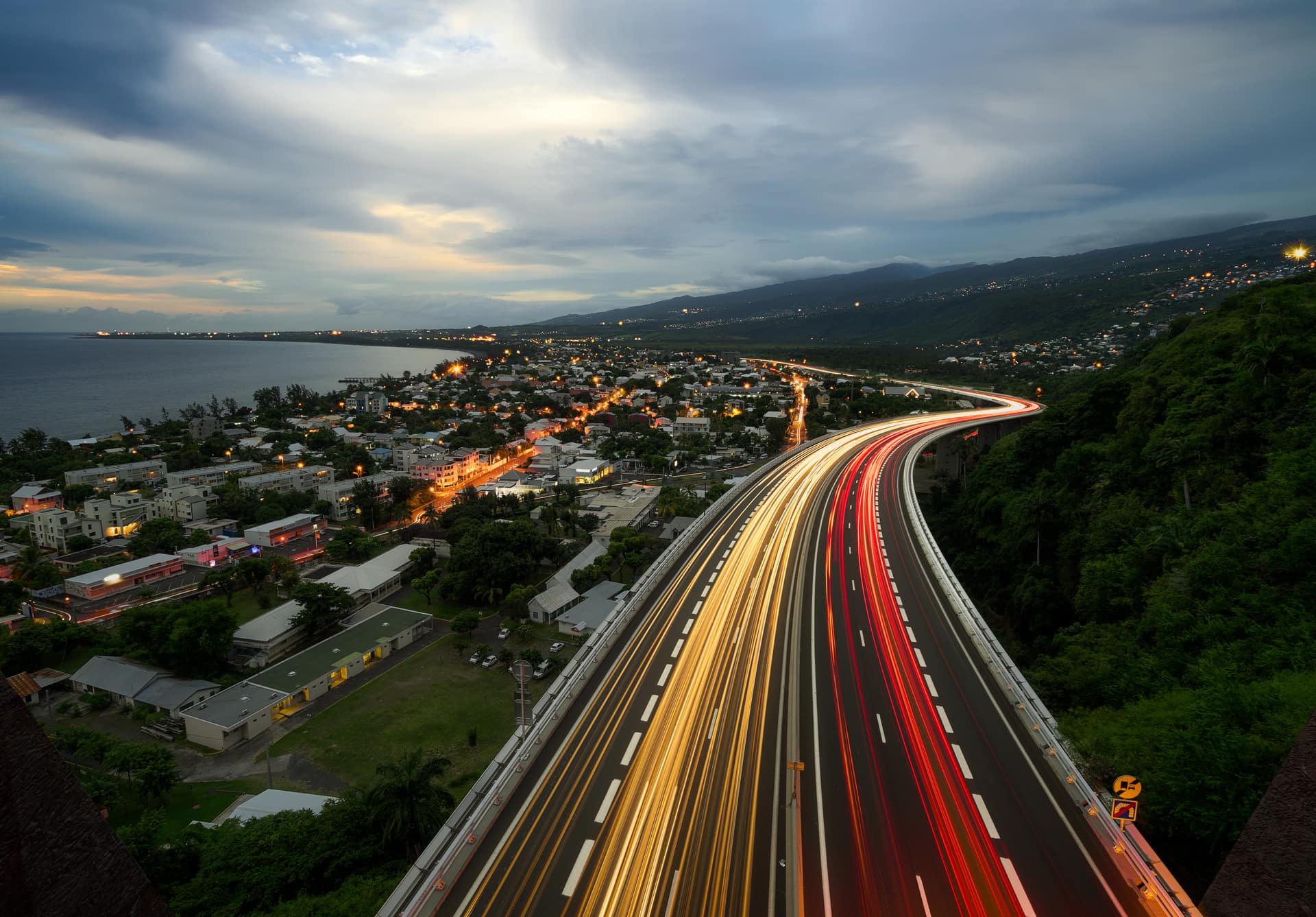 Route de la côte Ouest depuis les hauteurs de Saint-Paul
