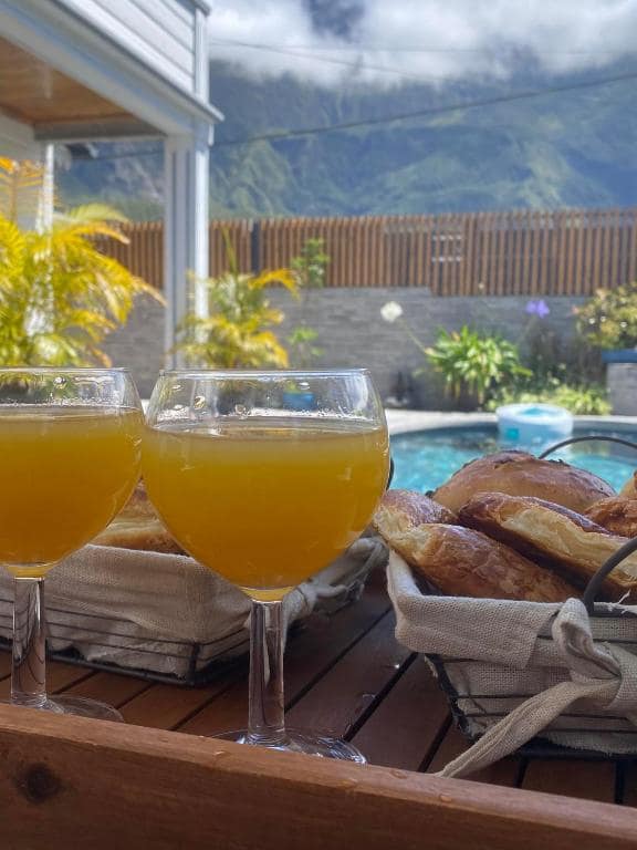 Le petit-déjeuner face aux remparts · © Villa Ananda